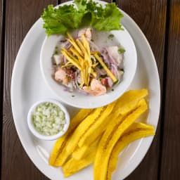 Ceviche de pescado y camarones